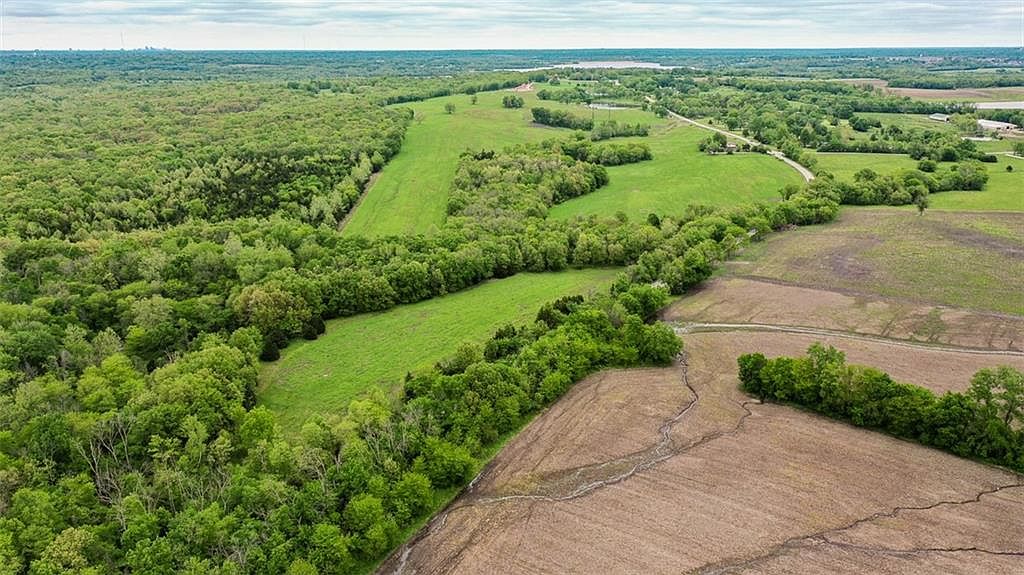 A wider aerial showing the parcel between Grandview and Lee's Summit